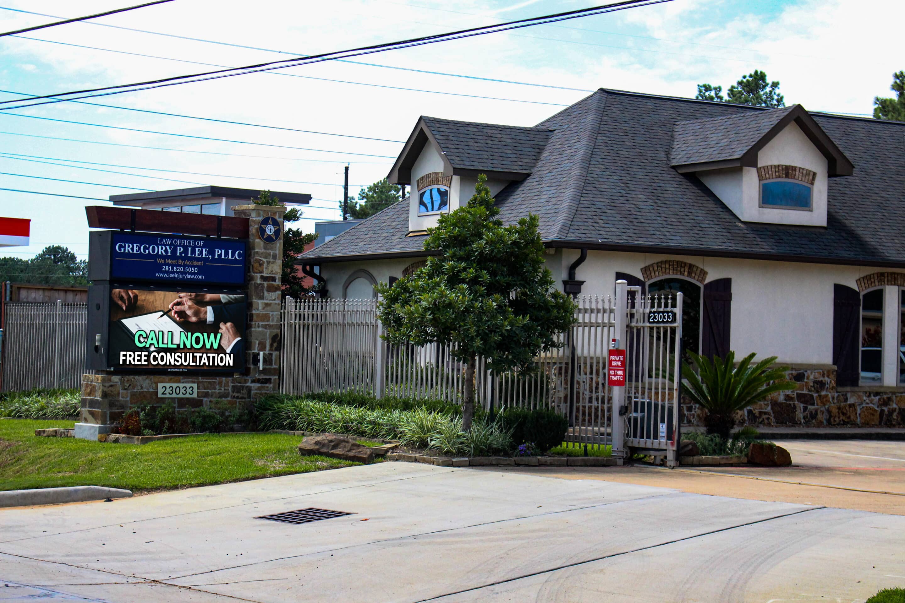 An image of the custom outdoor monument sign and building for Gregory P. Lee Law Firm